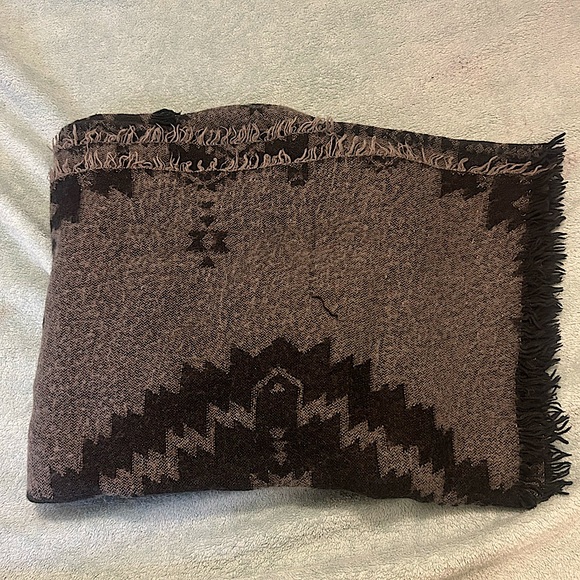 Large Square Scarf Gray Pattern - Picture 1 of 7